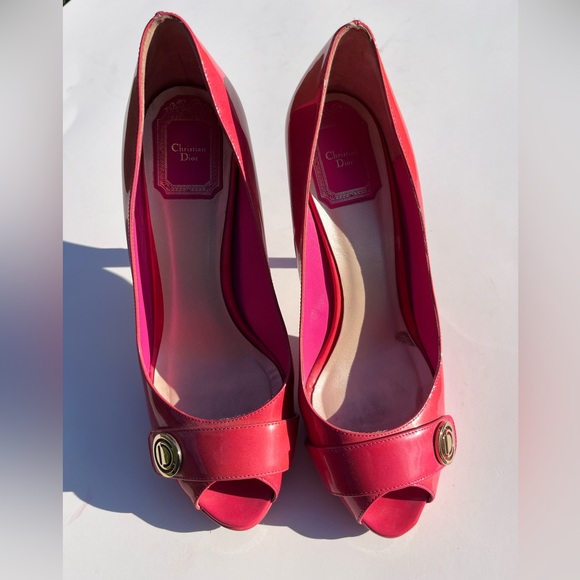 Christian Dior patent leather heels, with gold hardware - Picture 2 of 8